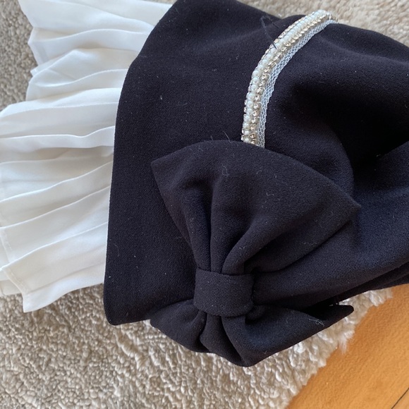 Ivanka Trump black top with fun sleeves - Picture 6 of 11